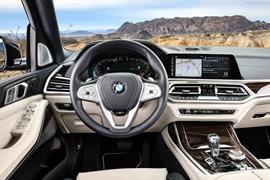 BMW X7 cockpit 2019
